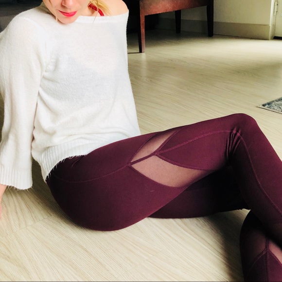 ‼️Last 1‼️Maroon Mesh Insert Leggings - Picture 2 of 8